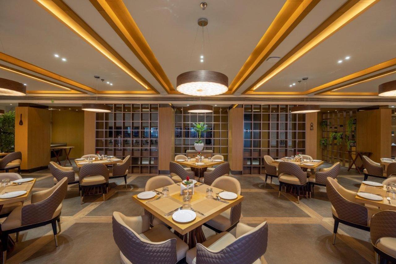 Sarovar Portico Morbi Exterior foto