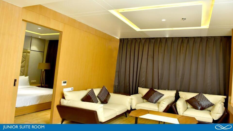 Sarovar Portico Morbi Exterior foto